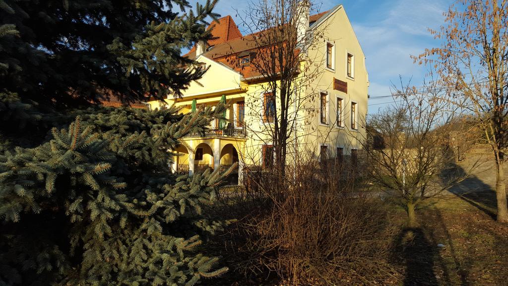 Cserhatvoelgy Panzio Alsotold Exterior photo