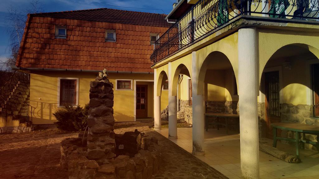 Cserhatvoelgy Panzio Alsotold Exterior photo
